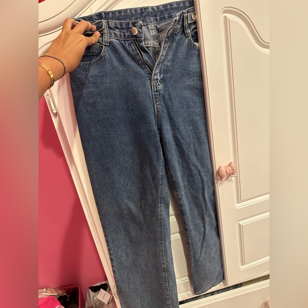 Urbanic Small straight comfortable blue jeans